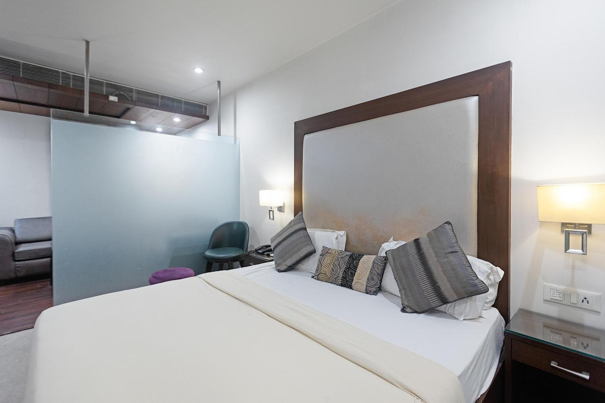 The Grand Vikalp By Saga Hotels Nuova Delhi Esterno foto