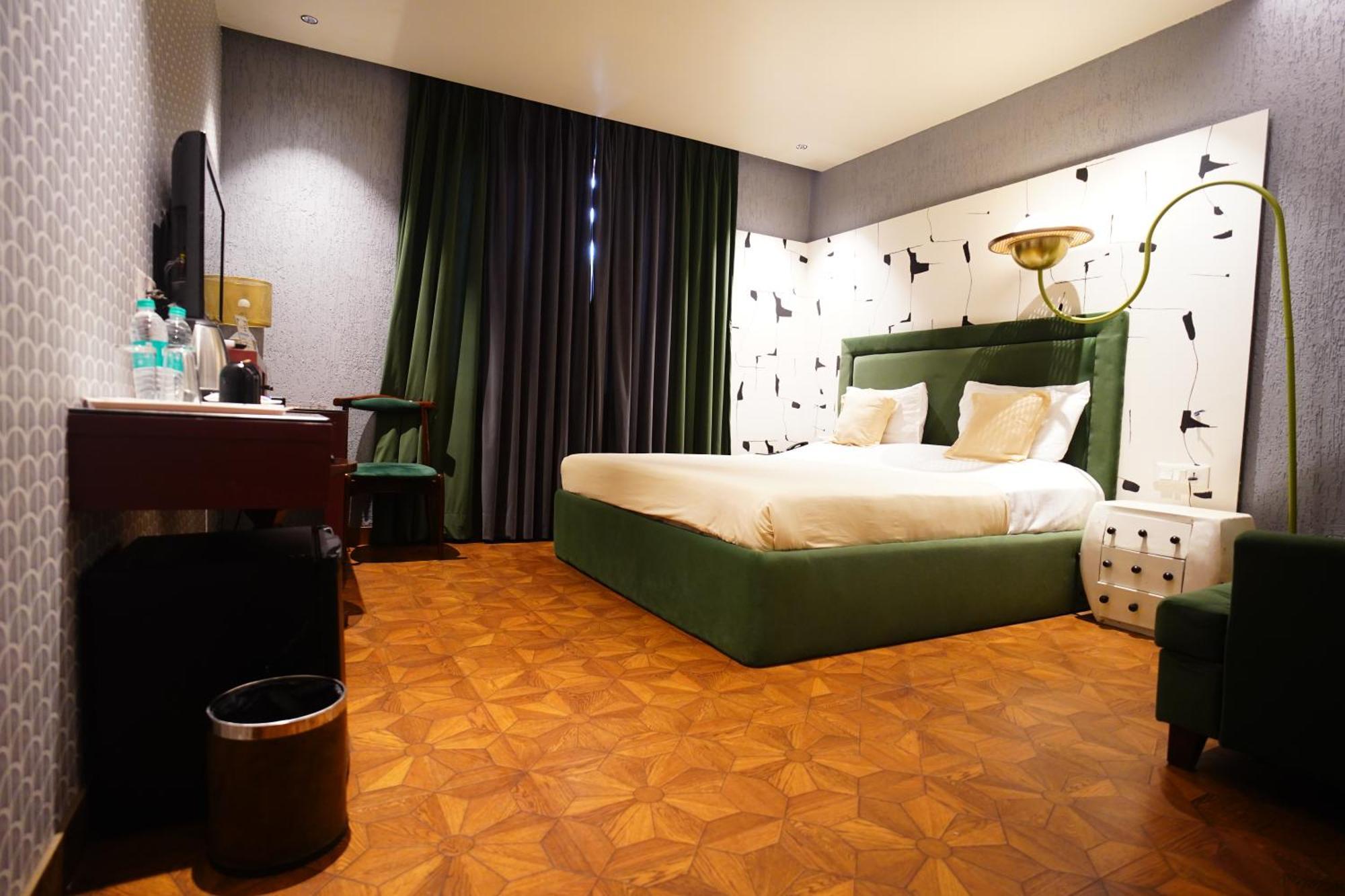 The Grand Vikalp By Saga Hotels Nuova Delhi Esterno foto