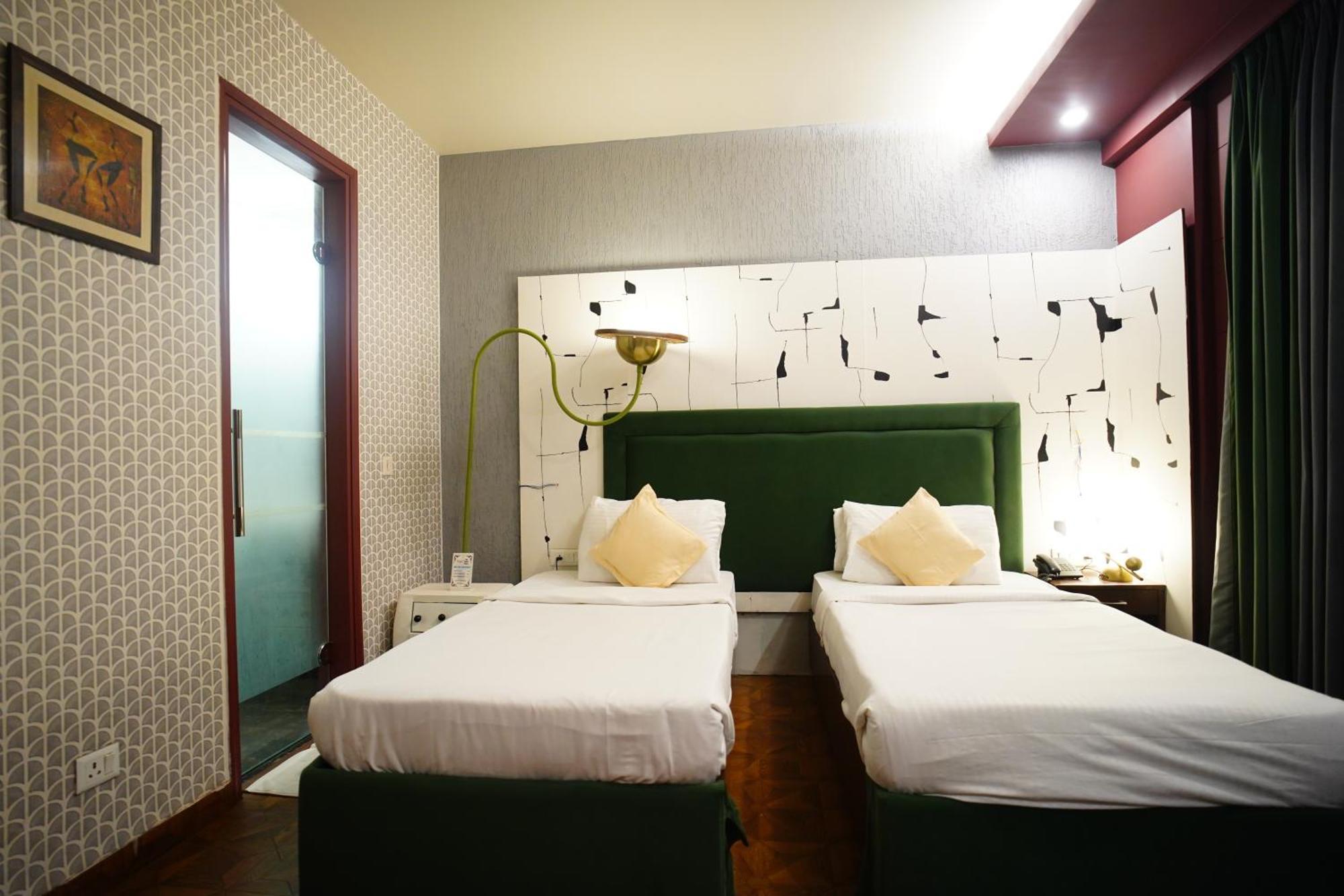 The Grand Vikalp By Saga Hotels Nuova Delhi Esterno foto